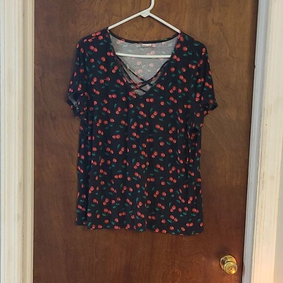 No Boundaries Ladies/Women's XXXL (21) Short Sleeved Black, Red and Green Top - Picture 1 of 3